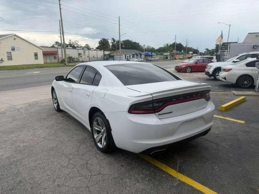 Bright White Clearcoat 2015 Dodge Charger SE