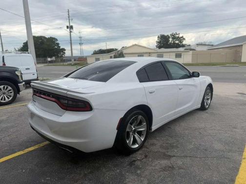 Bright White Clearcoat 2015 Dodge Charger SE