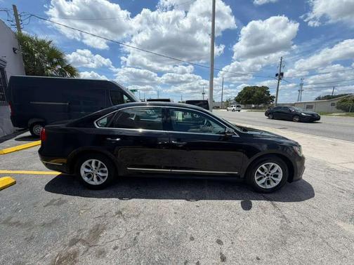 Black Uni 2016 Volkswagen Passat 1.8T S