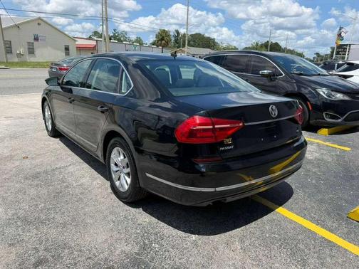 Black Uni 2016 Volkswagen Passat 1.8T S