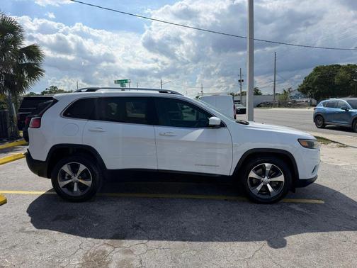 Bright White Clearcoat 2019 Jeep Cherokee Limited
