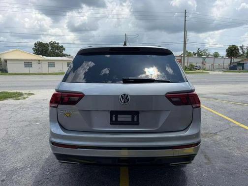 Pyrite Silver Metallic 2021 Volkswagen Tiguan 2.0T SE R-Line Black