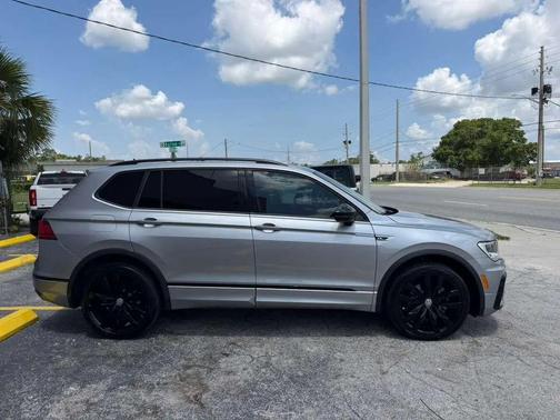 Pyrite Silver Metallic 2021 Volkswagen Tiguan 2.0T SE R-Line Black
