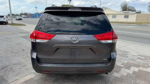 2013 Toyota Sienna XLE