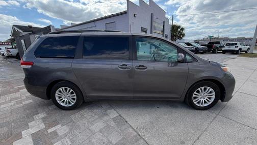 2013 Toyota Sienna XLE