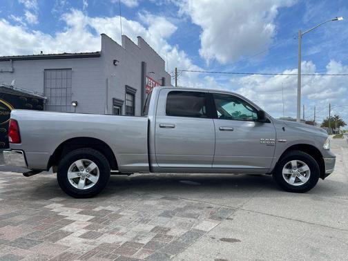 2019 RAM 1500 SLT