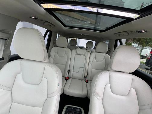 2019 Volvo XC90 T6 Momentum