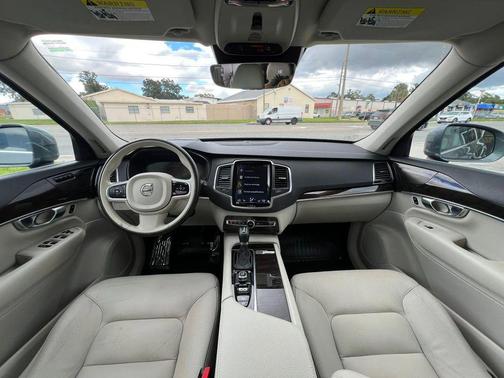 2019 Volvo XC90 T6 Momentum