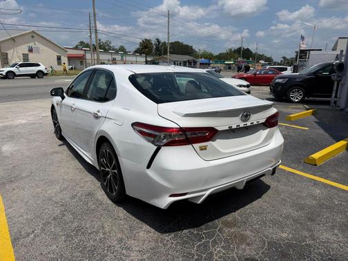 Super White 2020 Toyota Camry SE