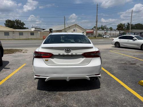 Super White 2020 Toyota Camry SE