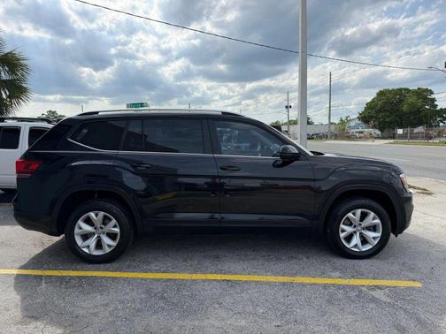 Deep Black Pearl 2018 Volkswagen Atlas 3.6L SE