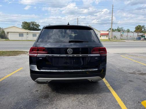 Deep Black Pearl 2018 Volkswagen Atlas 3.6L SE