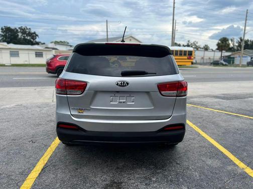 2017 Kia Sorento L
