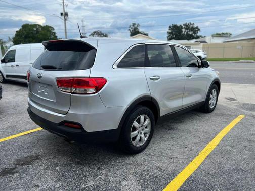 2017 Kia Sorento L