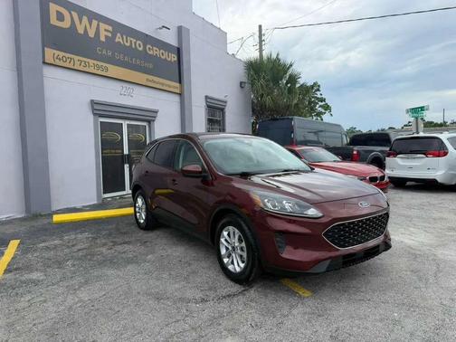Bronze Fire Metallic 2021 Ford Escape SE
