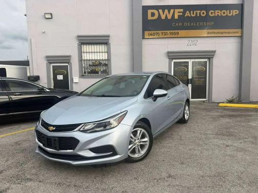 Silver 2017 Chevrolet Cruze LT
