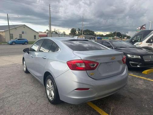 Silver 2017 Chevrolet Cruze LT