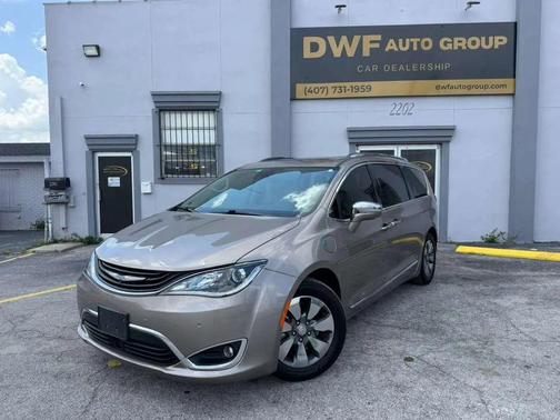 Molten Silver 2018 Chrysler Pacifica Hybrid Limited