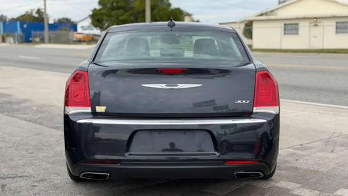 2016 Chrysler 300 Limited