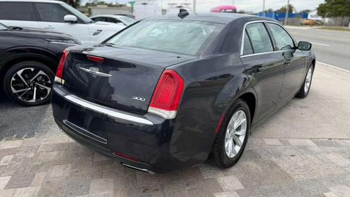 2016 Chrysler 300 Limited