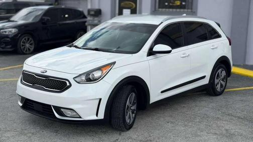 Snow White Pearl 2018 Kia Niro LX