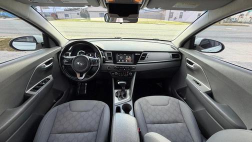 Snow White Pearl 2018 Kia Niro LX