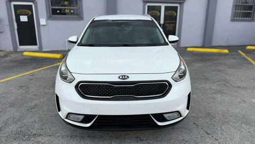 Snow White Pearl 2018 Kia Niro LX