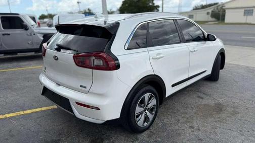 Snow White Pearl 2018 Kia Niro LX