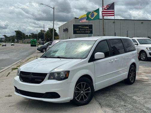 White Knuckle Clearcoat 2017 Dodge Grand Caravan SE