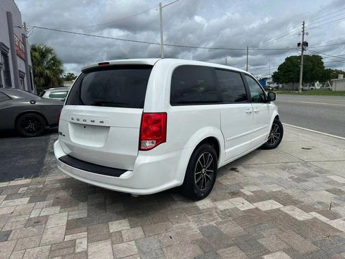 White Knuckle Clearcoat 2017 Dodge Grand Caravan SE