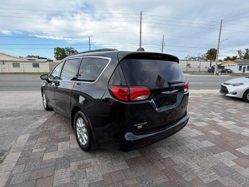 2020 Chrysler Voyager LXI