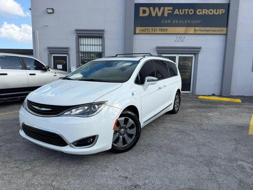 Bright White Clearcoat 2019 Chrysler Pacifica Hybrid Limited