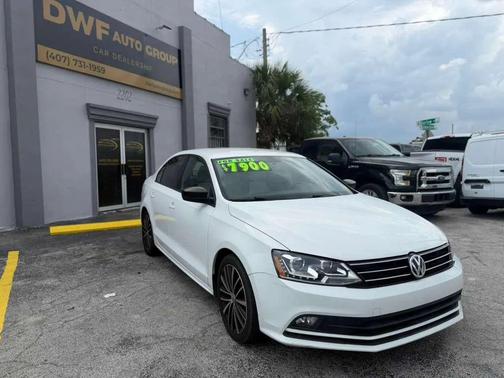 White 2016 Volkswagen Jetta 1.8T Sport