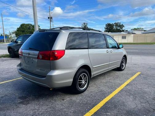 2007 Toyota Sienna LE