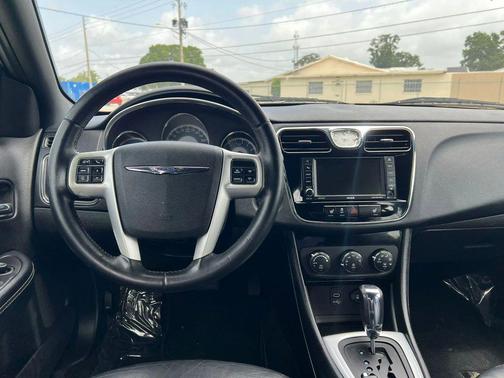 2012 Chrysler 200 Limited