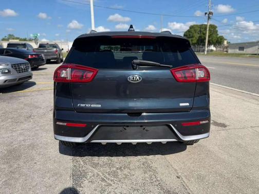 Deep Cerulean 2017 Kia Niro Touring