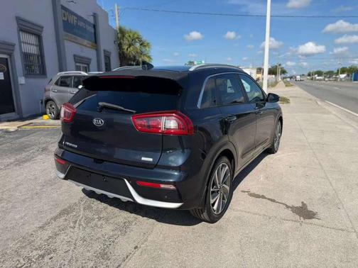 Deep Cerulean 2017 Kia Niro Touring