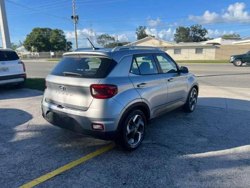 2023 Hyundai VENUE SEL