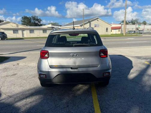 2023 Hyundai VENUE SEL
