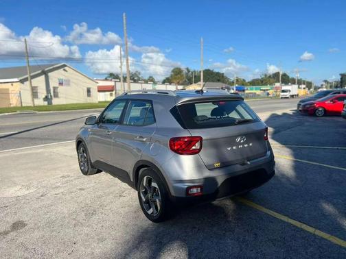 2023 Hyundai VENUE SEL