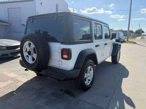 Bright White Clearcoat 2018 Jeep Wrangler Unlimited Sport