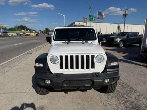 Bright White Clearcoat 2018 Jeep Wrangler Unlimited Sport