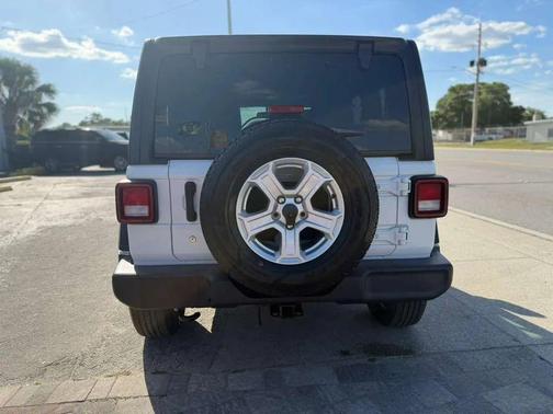 Bright White Clearcoat 2018 Jeep Wrangler Unlimited Sport