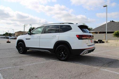 2025 Volkswagen Atlas 2.0T Peak Edition