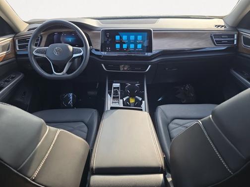 2024 Volkswagen Atlas 2.0T SE w/ Technology