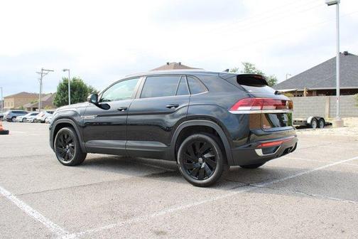 2025 Volkswagen Atlas Cross Sport 2.0T SE w/Technology
