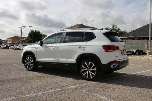 2024 Volkswagen Taos 1.5T SE