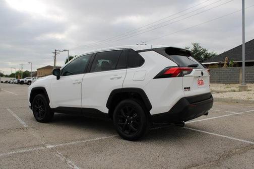 2022 Toyota RAV4 LE