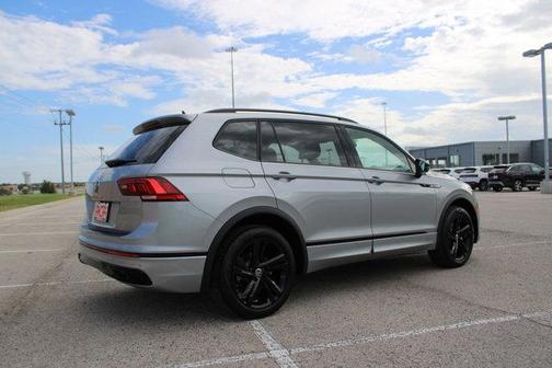 2024 Volkswagen Tiguan 2.0T SE R-Line Black