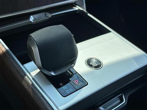 2025 Land Rover Range Rover P400 SE